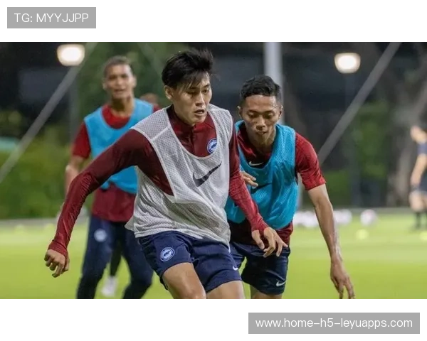 新加坡举办国际足球友谊赛，友谊赛促进交流，新加坡足球联赛中国球员