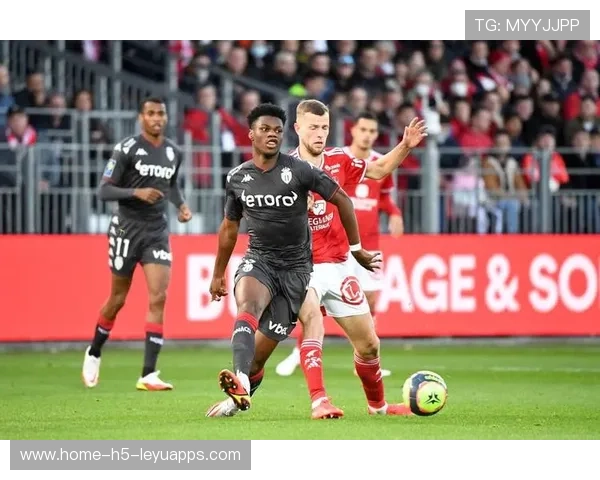 法甲豪门投资策略趋于理性兼顾竞技与财务表现，法甲豪门宣布全队停薪