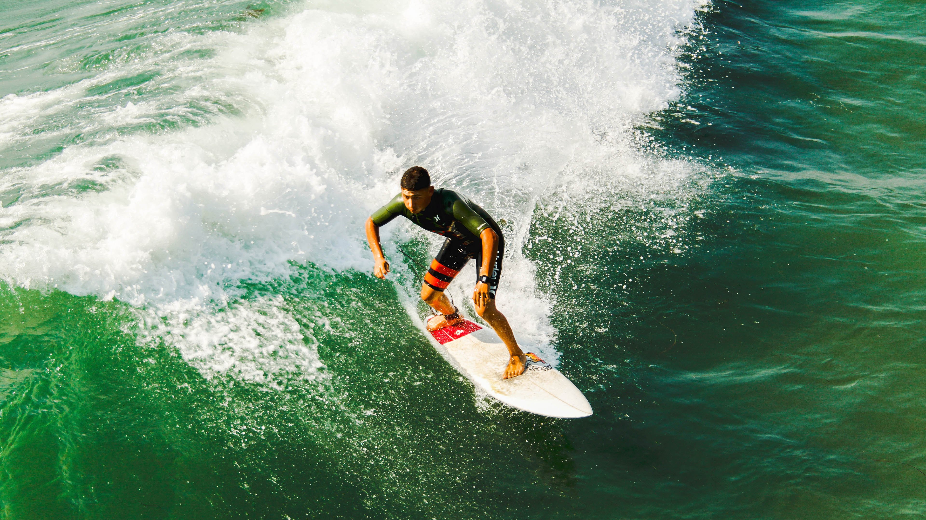 “马科斯·梅特罗的灵活突破与精确传球,带领阿根廷美洲狮队勇闯世界”